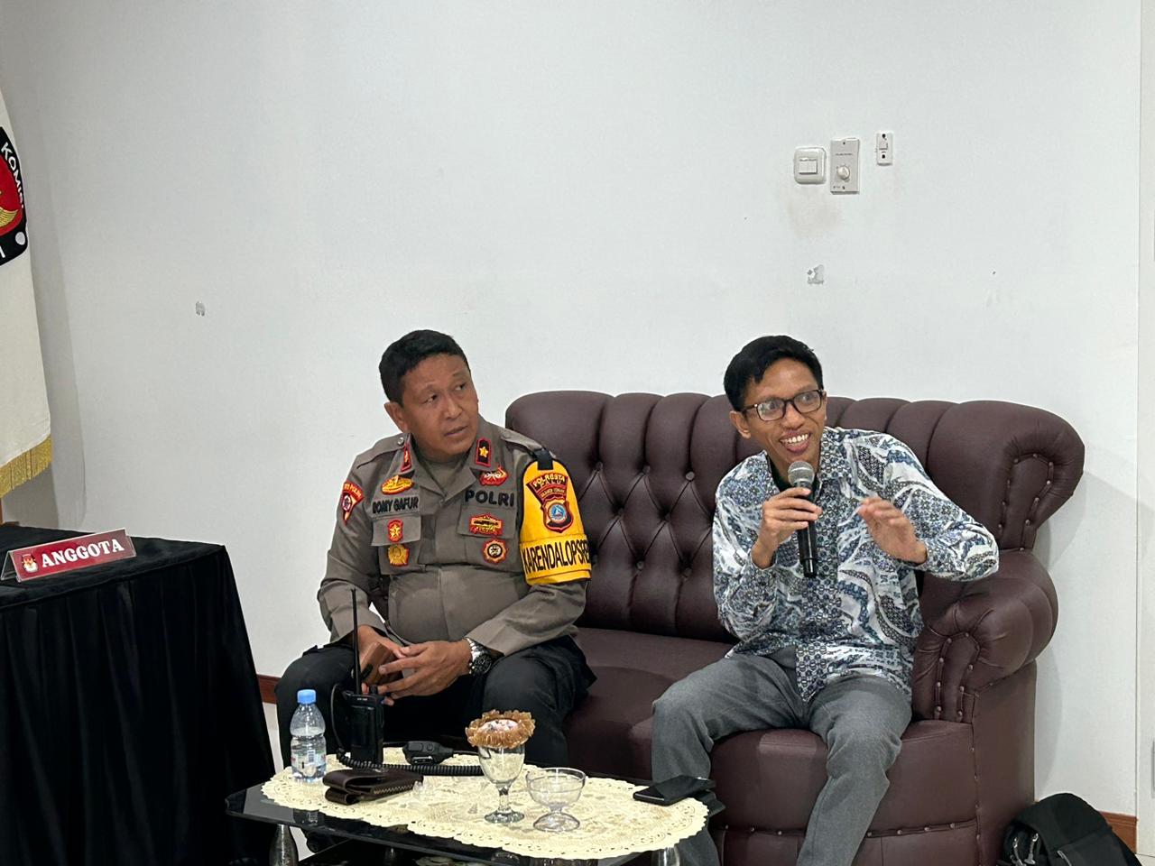 Anggota Bawaslu Kota Palu Ferdiansyah meminta KPU Kota Palu untuk mematuhi tata cara, prosedur dan mekanisme  serta memperlakukan pasangan calon dengan adil pada saat pelaksanaan kegiatan pengundian dan penetapan nomor urut pasangan calon Wali Kota dan Wakil Wali Kota Palu, Kamis (19/9/2024) Foto: AM.
