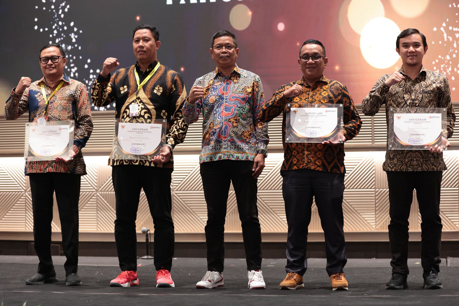 Kembali Informatif, Bawaslu Kota Palu Terima Piagam Penghargaan dari Bawaslu RI