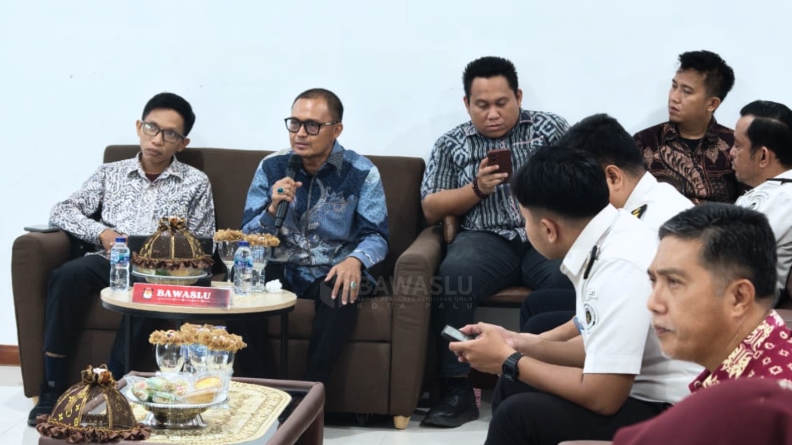 Agussalim Wahid (dua di kiri)