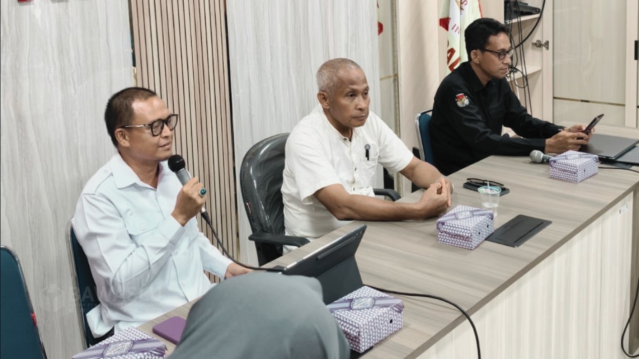 Bawaslu Kota Palu menegaskan pentingnya peran masyarakat dalam pengawasan pemilu melalui kegiatan Penguatan Demokrasi Melalui Pendidikan Politik Berbasis Pancasila yang digelar Pemerintah Daerah Kota Palu melalui Badan Kesatuan Bangsa dan Politik (Kesbangpol) Kota Palu, Rabu (15/4/2026).