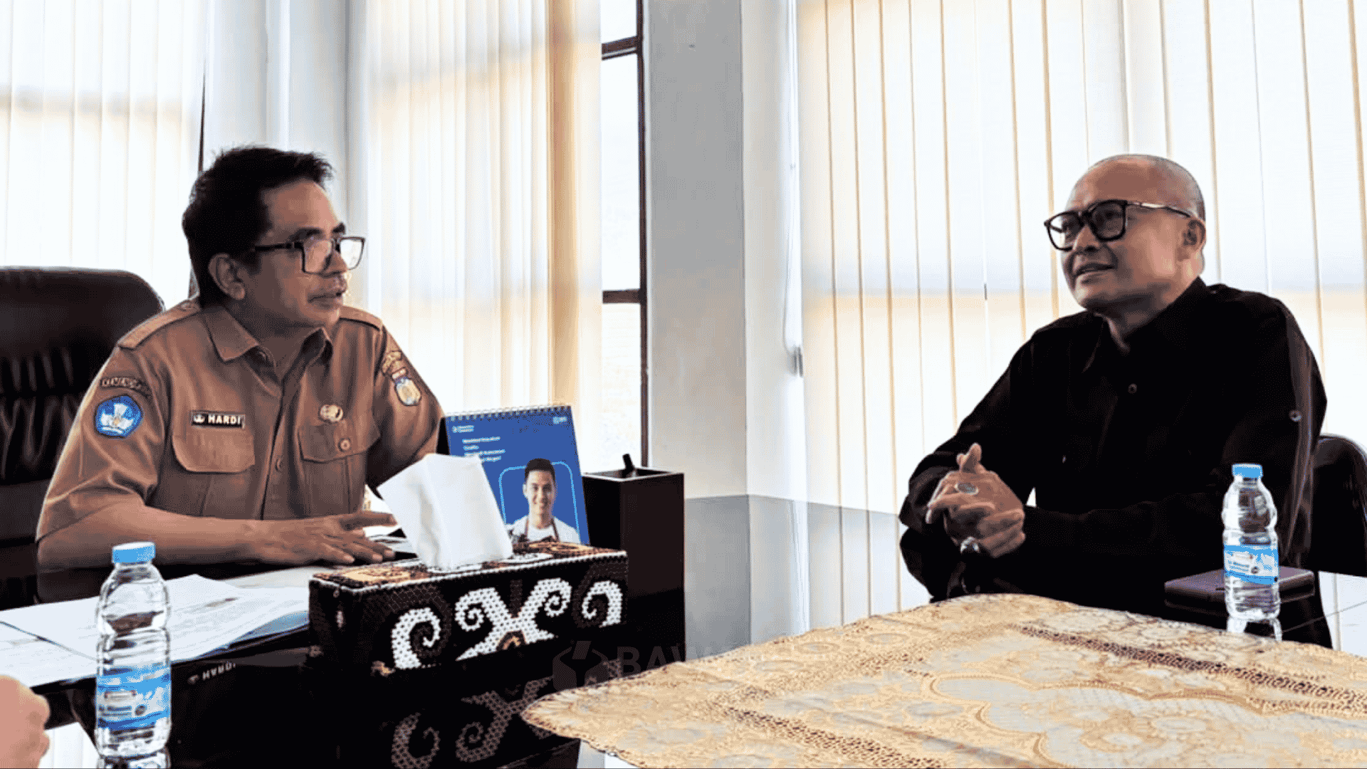 Ketua Bawaslu Kota Palu, Agussalim Wahid, melaksanakan giat Konsolidasi Isu Demokrasi bersama Kepala Dinas Pendidikan Kota Palu, Hardi, didampingi Kasubag dan Staf P3SH Bawaslu Kota Palu, Selasa (19/5/2026).