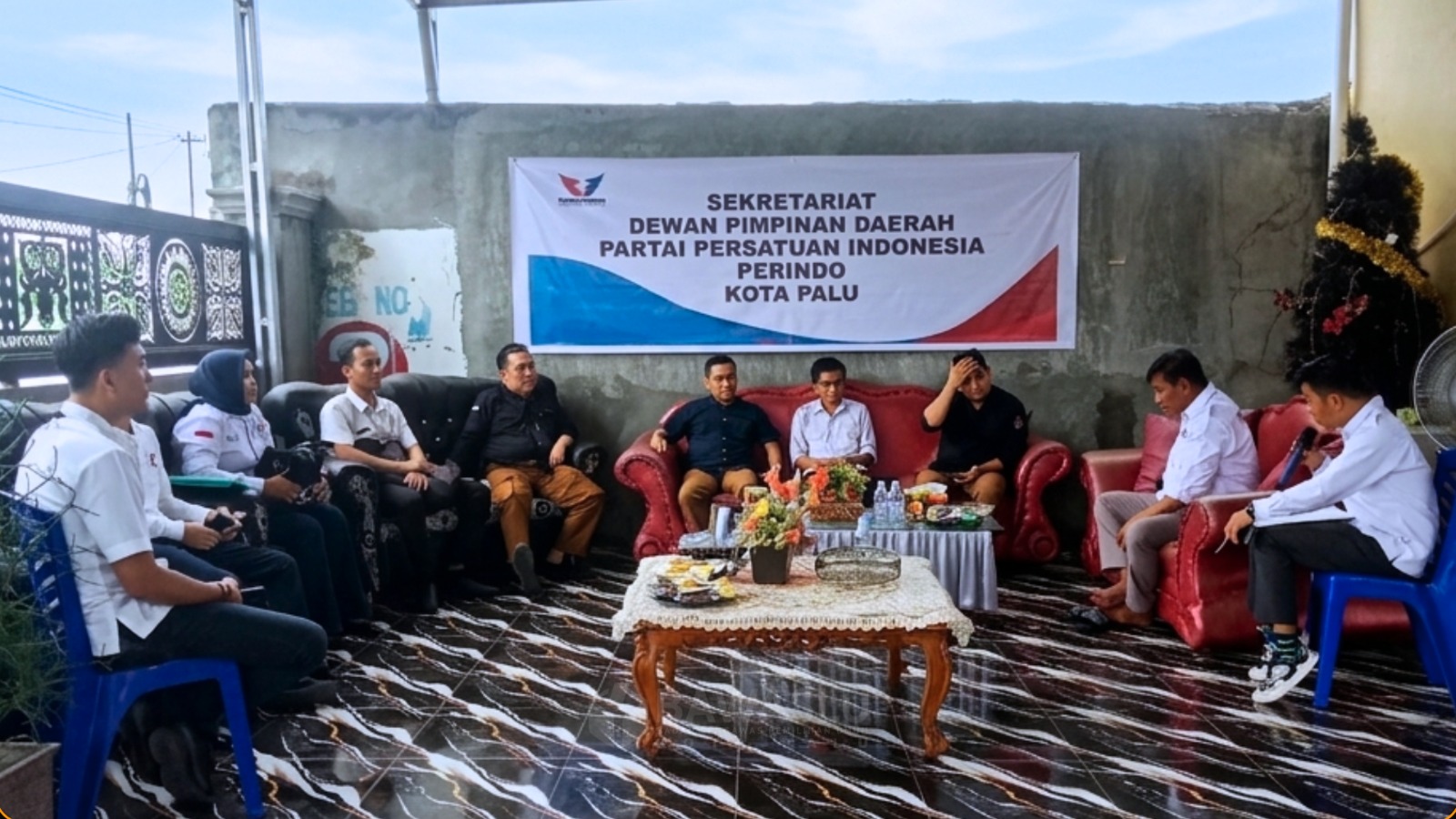 Anggota Bawaslu Kota Palu, Ferdiansyah, turut hadir sebagai pembicara dalam kegiatan Sosialisasi Pemutakhiran Data Partai Politik melalui Sistem Informasi Partai Politik (Sipol) Semester I. Acara ini digelar di kantor sekretariat DPD Partai Perindo Kota Palu.