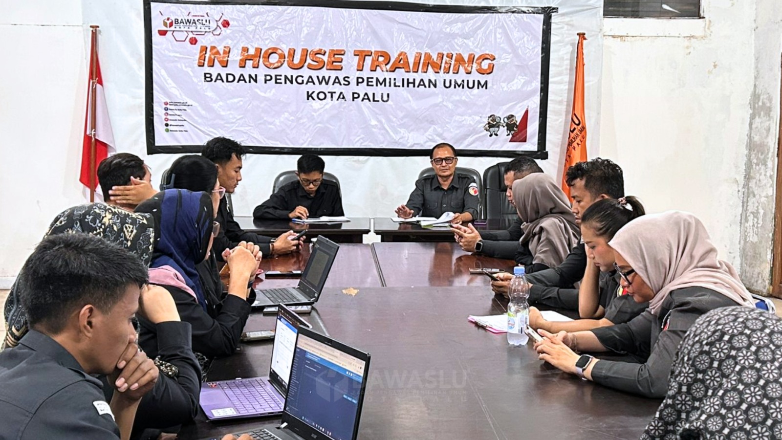 Beberapa hari setelah mengikuti rangkaian sosialisasi pemutakhiran data partai politik melalui Sistem Informasi Partai Politik (Sipol) dilaksanakan, Bawaslu Kota Palu melakukan reflektif atas pengawasan yang telah dilakukan.