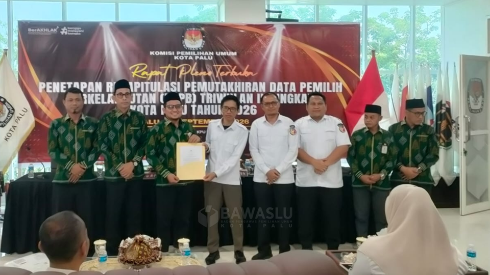 Bawaslu Kota Palu bersama KPU Kota Palu menetapkan hasil rekapitulasi Pemutakhiran Data Pemilih Berkelanjutan