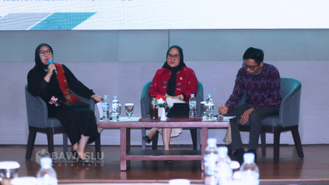 Ratna Dewi Pettalolo, saat menjadi narasumber pada kegiatan Sosialisasi Netralitas ASN yang diselenggarakan oleh Bawaslu Kota Palu, Jumat (30/8/2024).