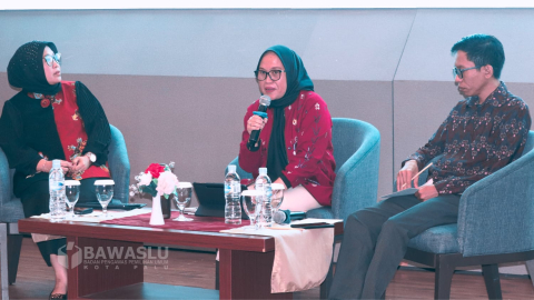 Sekretaris Daerah Kota Palu, Irmayanti Pettalolo saat menjadi narasumber pada kegiatan dalam kegiatan Sosialisasi Netralitas ASN pada Pemilihan Serentak 2024 yang dilaksanakan oleh Bawaslu Kota Palu, Jumat (30/8/2024).