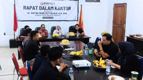 RDK Bawaslu Kota Palu bersama Anggota DKPP RI, Ratna Dewi Pettalolo