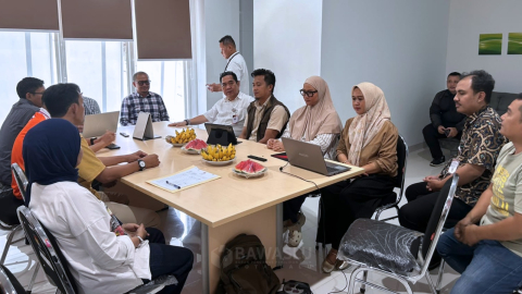 Bawaslu Kota Palu menghadiri undangan KPU Kota Palu dalam kegiatan sinkronisasi menuju rapat pleno terbuka rekapitulasi daftar pemilih berkelanjutan periode Triwulan II Tahun 2026 tingkat Kota Palu.