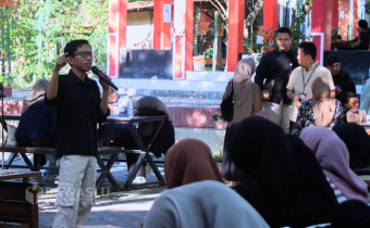 Anggota Baswaslu Kota Palu Ferdiansyah, saat menjadi narasumber pada Pengawasan Pemilihan Partisipatif di FISIP, Universitas Tadulako, Jumat (27/9/2024).