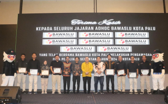 Foto bersama dengan Jajaran Panwaslu Kecamatan