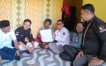 Pelaksanaan pengawasan Coktas yang dilakukan oleh Anggota Bawaslu Kota Palu, Ferdiansyah (dua dari kiri) di  salahsatu wilayah kecamatan yang ada di Kota Palu.