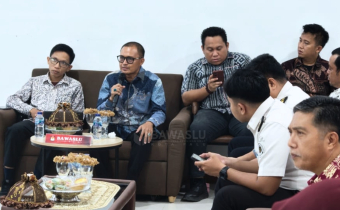 Agussalim Wahid (dua di kiri)