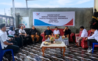 Anggota Bawaslu Kota Palu, Ferdiansyah, turut hadir sebagai pembicara dalam kegiatan Sosialisasi Pemutakhiran Data Partai Politik melalui Sistem Informasi Partai Politik (Sipol) Semester I. Acara ini digelar di kantor sekretariat DPD Partai Perindo Kota Palu.
